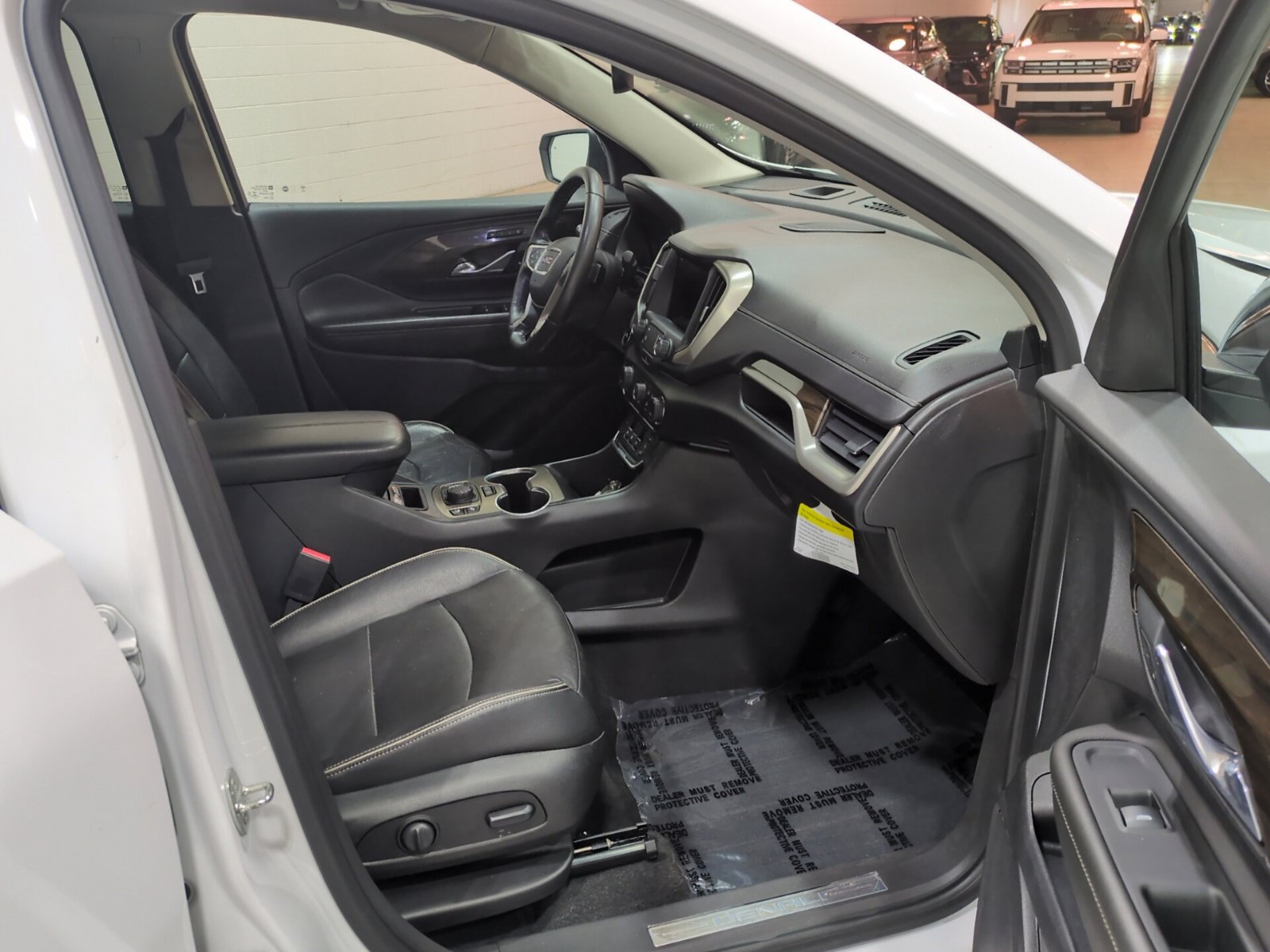 Used 2020 GMC Terrain Denali w/ Denali Premium Package AWD/4WD image 9