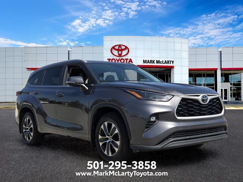 Used 2025 Toyota Highlander AWD image 7