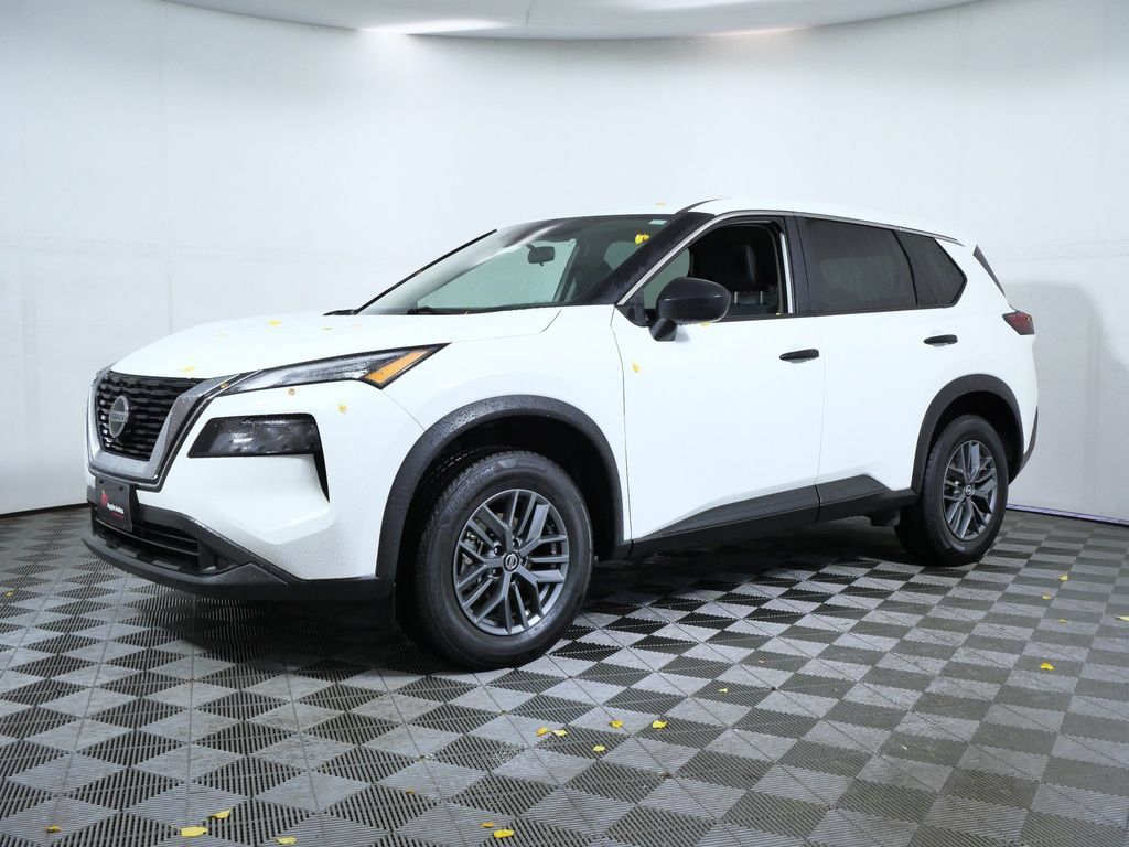 Used 2021 Nissan Rogue S FWD image 2