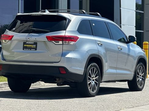 Used 2018 Toyota Highlander SE FWD image 4