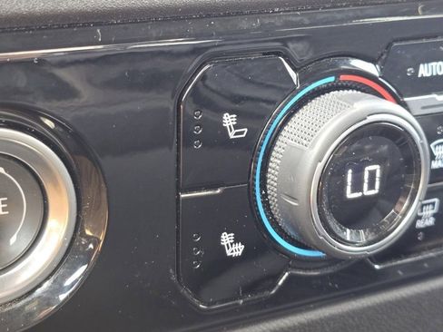 Used 2023 Chevrolet Silverado 1500 LT image 4