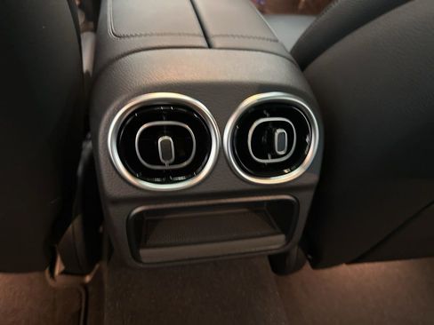 Used 2025 Mercedes-Benz C 300 Sedan image 21