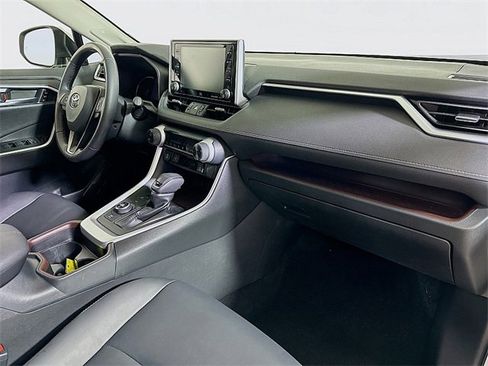 Used 2019 Toyota RAV4 Limited image 32