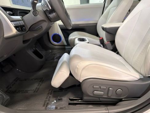 Used 2024 Hyundai Ioniq 5 Limited AWD/4WD image 13