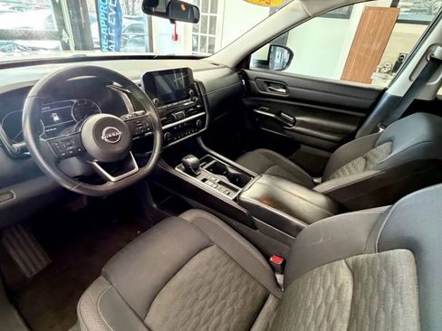 Used 2022 Nissan Pathfinder SV w/ SV Black Package image 9