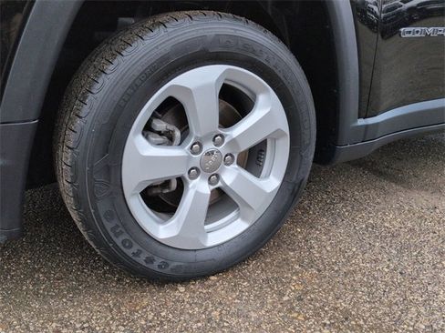 Certified 2019 Jeep Compass Latitude w/ Cold Weather Group image 32