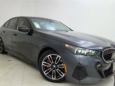 Used 2025 BMW 540i xDrive w/ Executive Package image 1