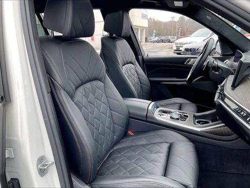Used 2023 BMW X7 xDrive40i w/ Executive Package image 9