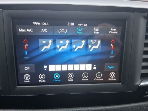 Used 2021 Chrysler Voyager LX image 26