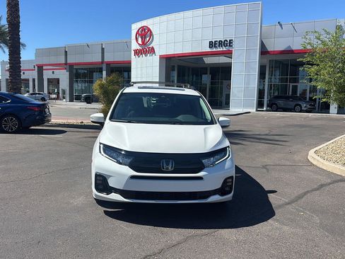 Used 2025 Honda Odyssey Elite image 2