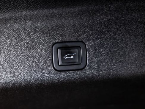 Used 2023 GMC Yukon XL Denali AWD/4WD image 37