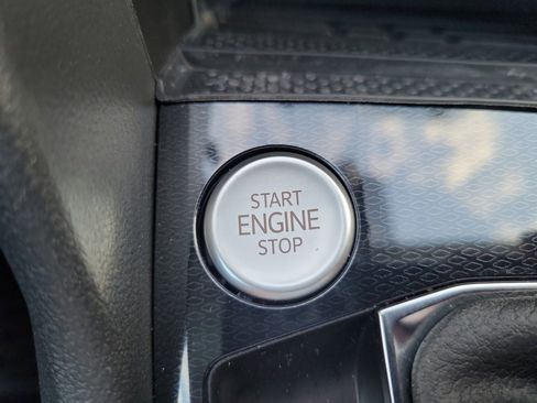 Certified 2025 Volkswagen Taos SE w/ Panoramic Sunroof Package image 24