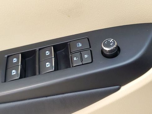 Used 2017 Toyota Highlander Limited AWD/4WD image 18