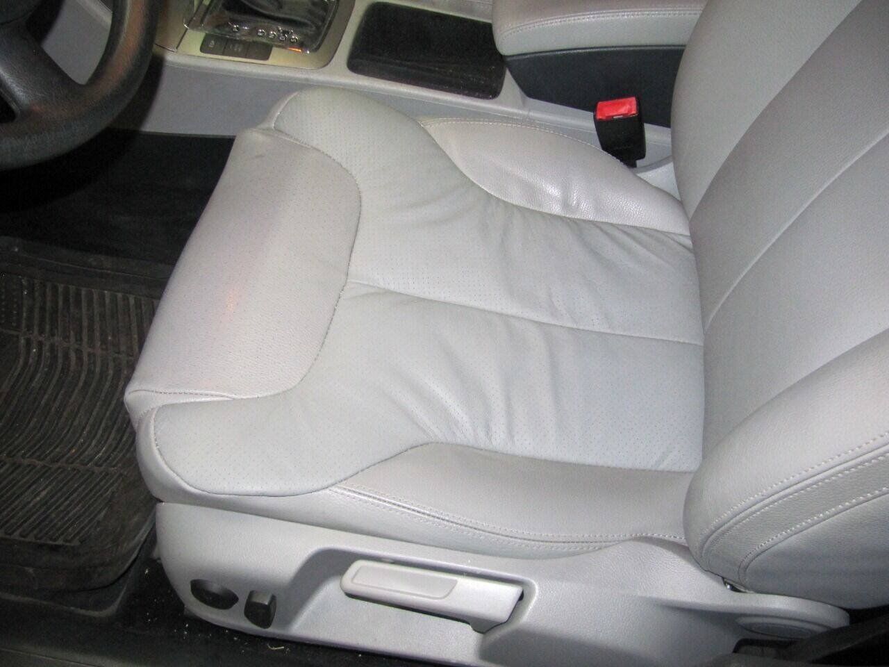 Used 2006 Volkswagen Passat Value Edition FWD image 23