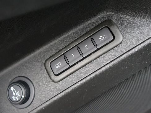 Used 2023 Chevrolet Equinox Premier AWD/4WD image 16