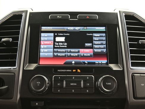 Used 2015 Ford F150 XLT w/ Equipment Group 302A Luxury image 32