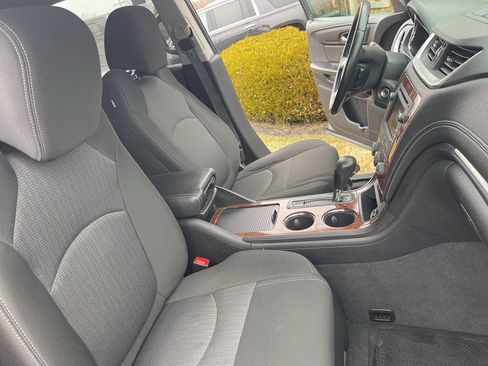 Used 2014 Chevrolet Traverse LT image 12