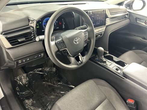Used 2025 Toyota Camry LE image 11