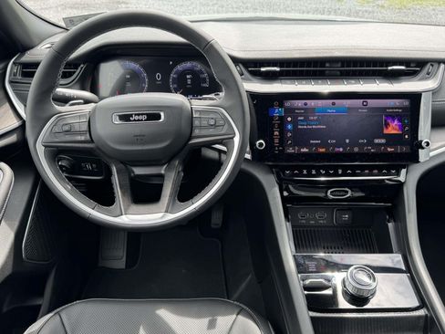 New 2026 Jeep Grand Cherokee Limited AWD/4WD image 2
