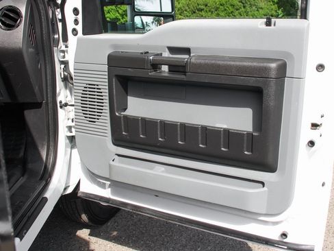 Used 2016 Ford F550 2WD Regular Cab Super Duty image 33