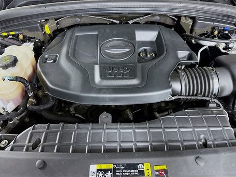 Used 2023 Jeep Grand Cherokee Summit AWD/4WD image 33