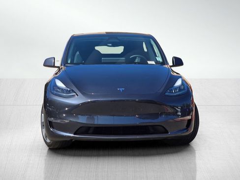 Used 2024 Tesla Model Y Long Range AWD/4WD image 3