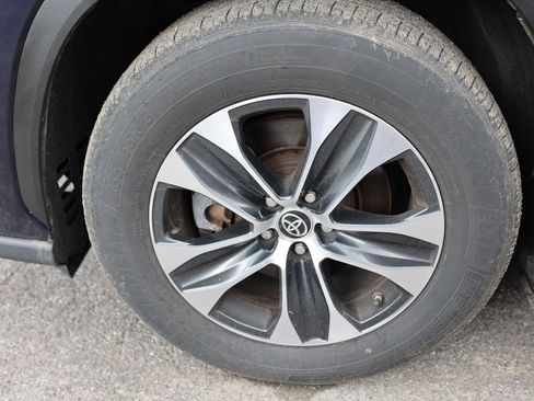 Used 2023 Toyota Highlander XLE image 8