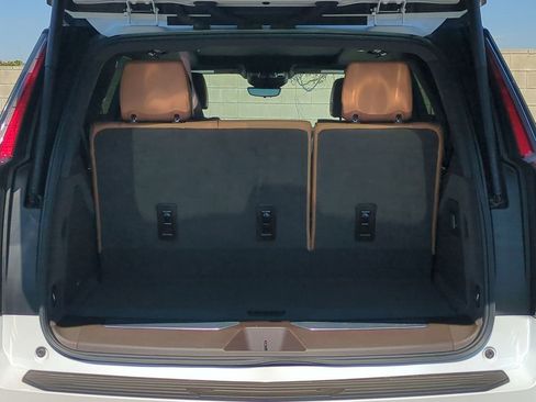 Certified 2024 Cadillac Escalade Sport AWD/4WD image 31