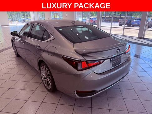 Certified 2021 Lexus ES 300h w/ Accessory Package FWD image 6