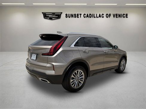 Certified 2025 Cadillac XT4 Premium Luxury FWD image 3