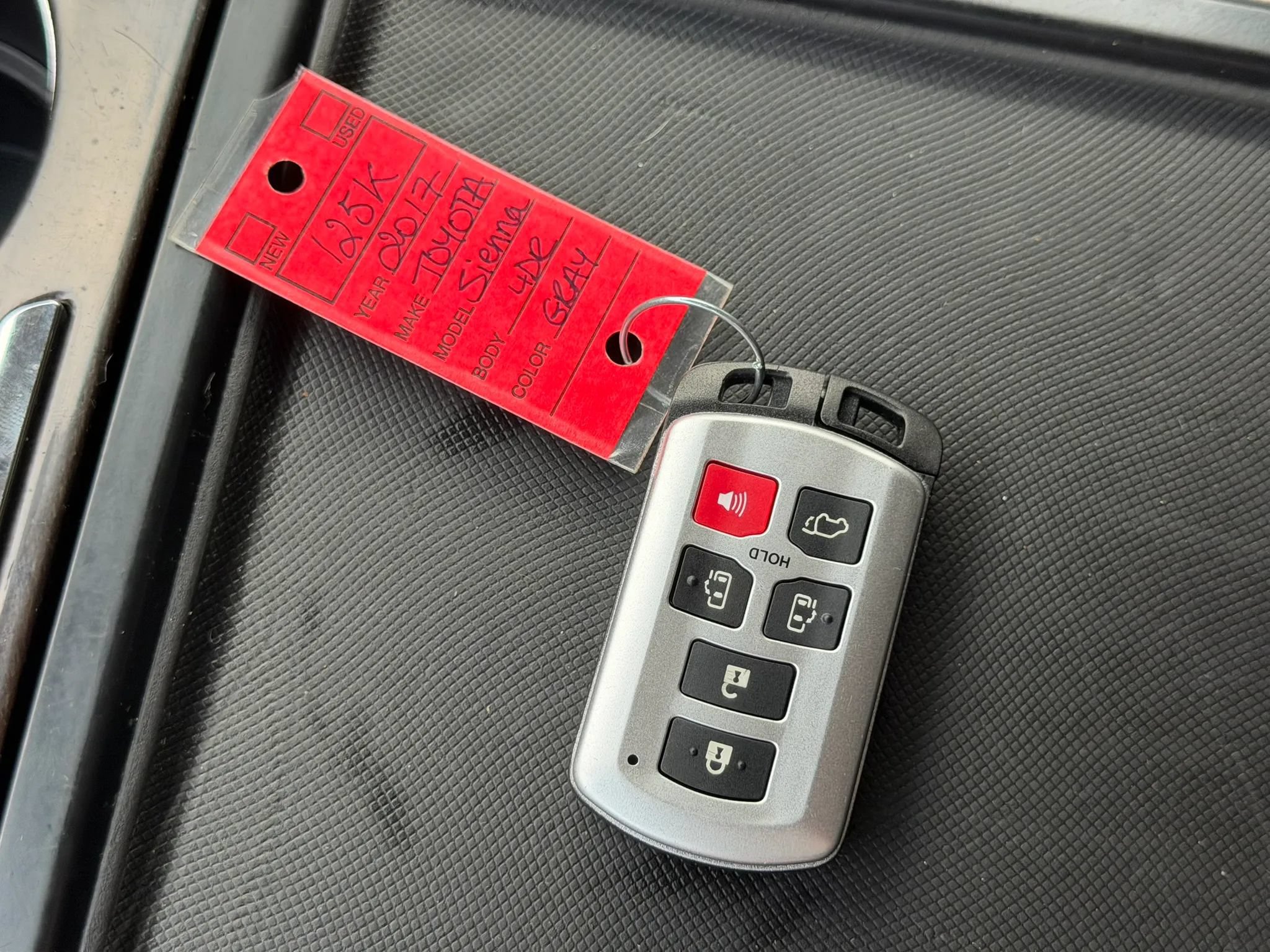 Used 2017 Toyota Sienna XLE Premium FWD image 48