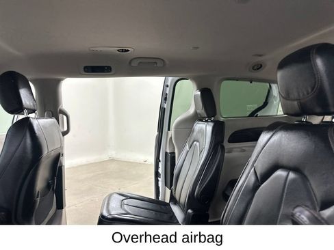 Used 2020 Chrysler Pacifica Touring-L FWD image 29