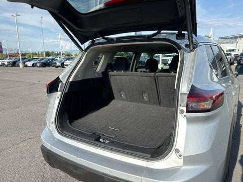 Used 2024 Nissan Rogue SV AWD/4WD image 15