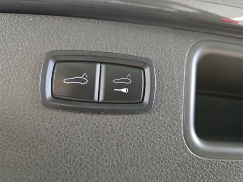 Used 2015 Porsche Macan S image 16