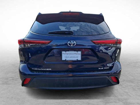 Used 2023 Toyota Highlander XLE AWD/4WD image 6
