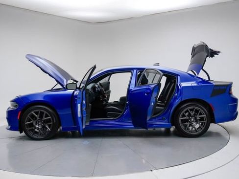 Used 2018 Dodge Charger R/T RWD image 17