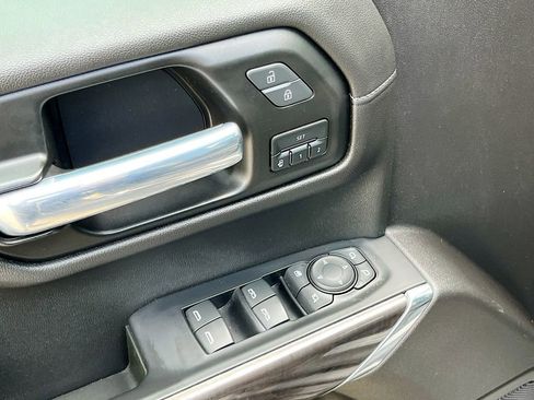 Used 2021 Chevrolet Silverado 1500 LTZ AWD/4WD image 17
