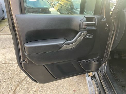 Used 2017 Jeep Wrangler Unlimited Sport w/ Quick Order Package 23S AWD/4WD image 6