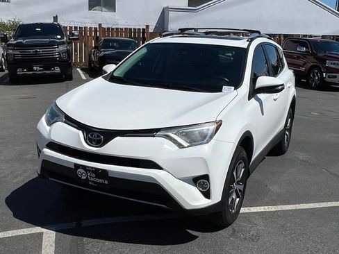 Used 2017 Toyota RAV4 XLE AWD/4WD image 3