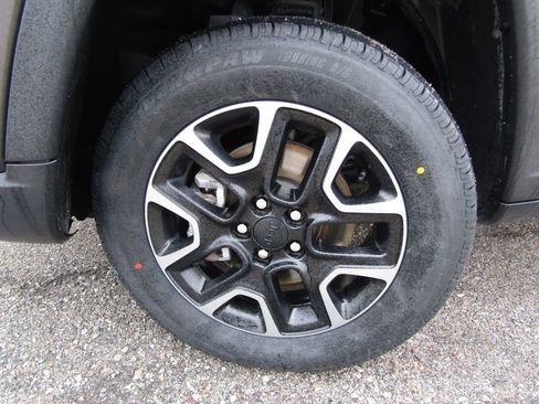 Used 2019 Jeep Compass Trailhawk image 24