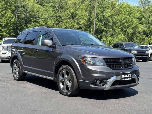 Used 2017 Dodge Journey Crossroad w/ Popular Equipment Group FWD image 2