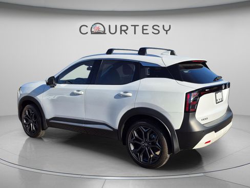 Certified 2025 Nissan Kicks SR FWD image 5