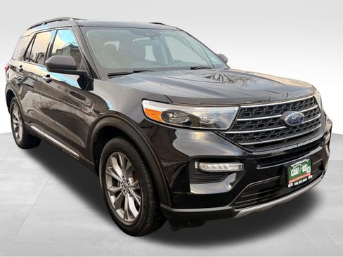 Used 2021 Ford Explorer XLT w/ Equipment Group 202A image 3