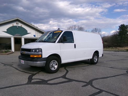 Used 2018 Chevrolet Express 2500 w/ Driver Convenience Package RWD image 6