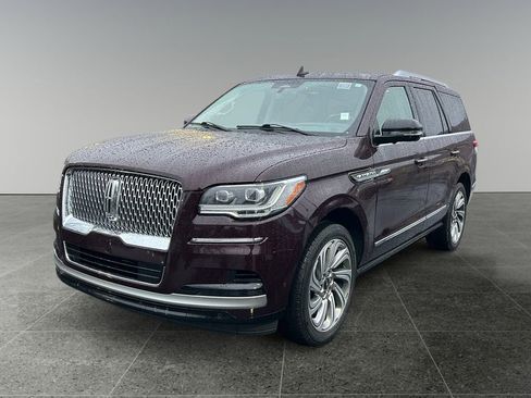 Used 2023 Lincoln Navigator Reserve image 3