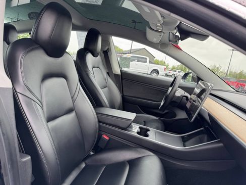 Used 2019 Tesla Model 3 Mid Range RWD image 31