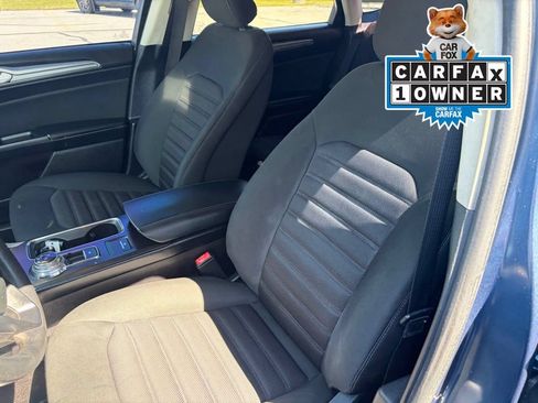 Used 2018 Ford Fusion SE w/ Fusion SE Technology Package FWD image 3