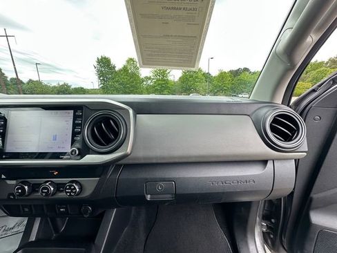 Used 2022 Toyota Tacoma SR5 RWD image 16