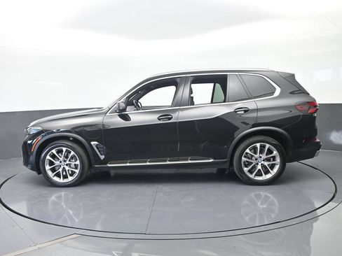 Used 2025 BMW X5 xDrive50e AWD/4WD image 3