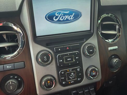 Used 2015 Ford F250 Lariat image 16